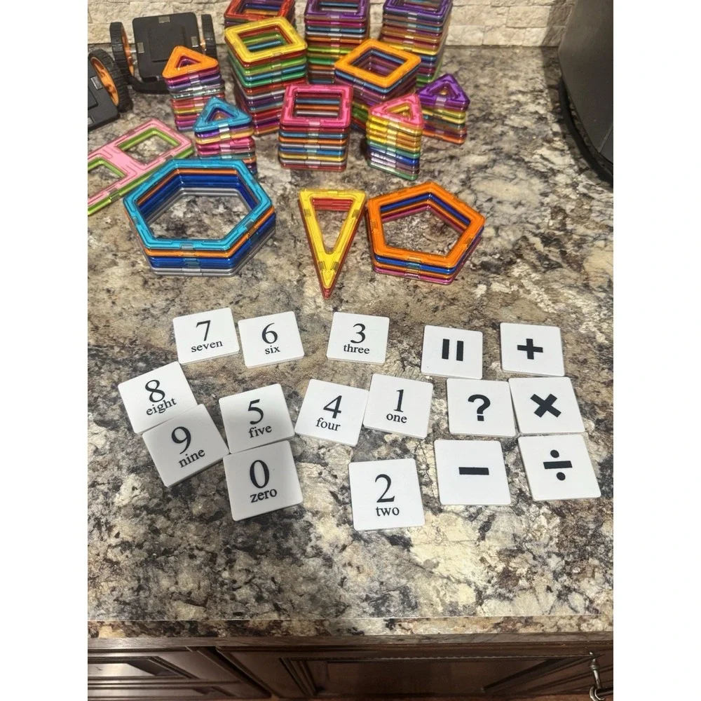 Magformers Magnetic Building Tiles Blocks Lot of 166 Assorted Colors & Shapes